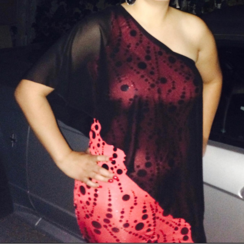 Very cute one shoulder dress
